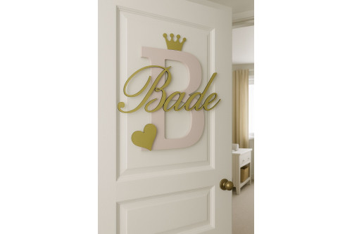 Ahşap Bebek ve Hastane Odası İsimli Kapı Süsü